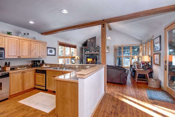 Abode at Moose Creek #21, ski-in/out, private hot tub, mountain views