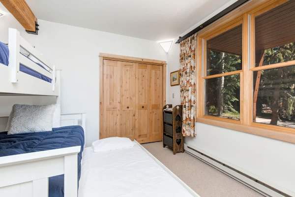 Abode at Moose Creek #21, ski-in/out, private hot tub, mountain views
