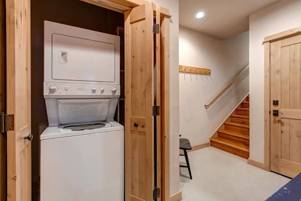 Abode at Moose Creek #21, ski-in/out, private hot tub, mountain views