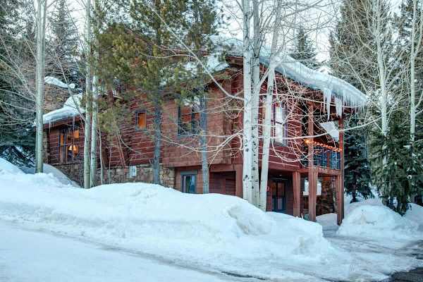 Abode at Moose Creek #21, ski-in/out, private hot tub, mountain views