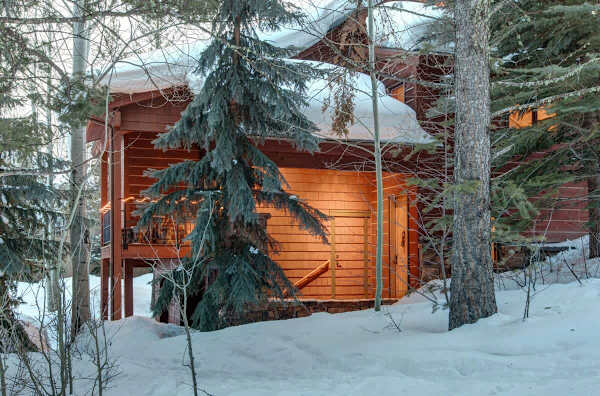 Abode at Moose Creek #21, ski-in/out, private hot tub, mountain views