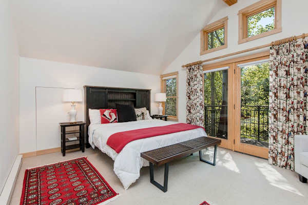 Abode at Moose Creek #21, ski-in/out, private hot tub, mountain views