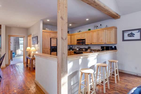 Abode at Moose Creek #21, ski-in/out, private hot tub, mountain views