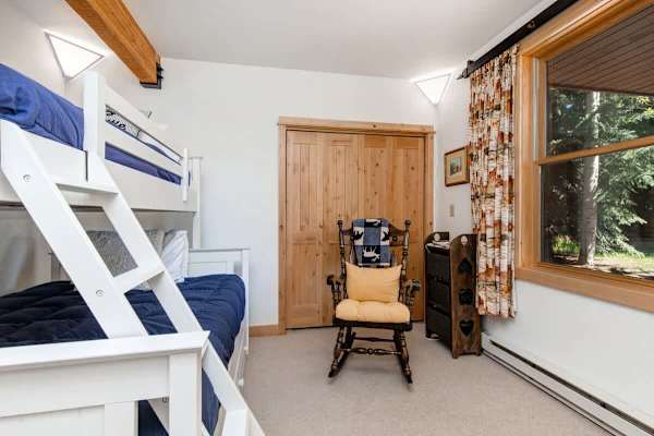 Abode at Moose Creek #21, ski-in/out, private hot tub, mountain views