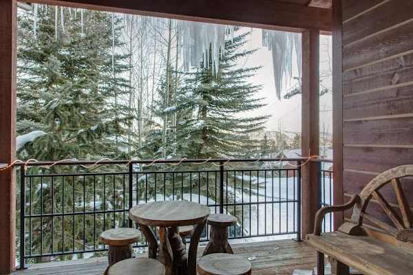 Abode at Moose Creek #21, ski-in/out, private hot tub, mountain views
