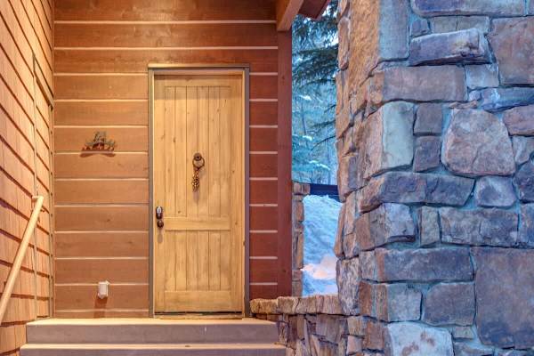 Abode at Moose Creek #21, ski-in/out, private hot tub, mountain views