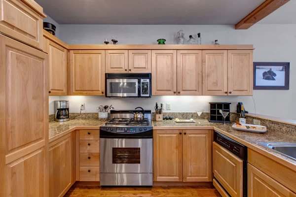 Abode at Moose Creek #21, ski-in/out, private hot tub, mountain views