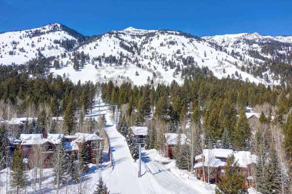 Abode at Moose Creek #21, ski-in/out, private hot tub, mountain views