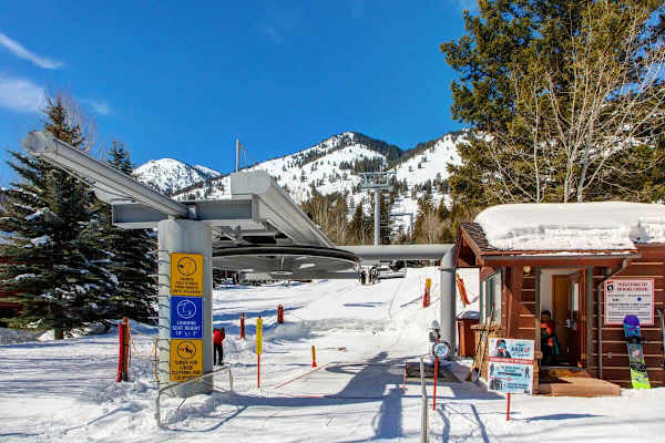 Abode at Moose Creek #21, ski-in/out, private hot tub, mountain views