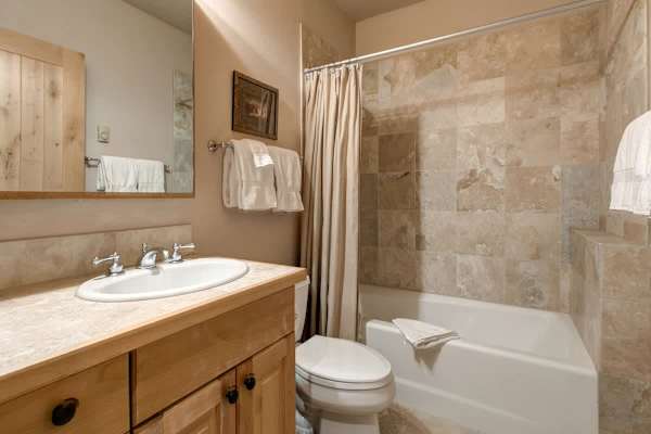 Abode at Moose Creek #21, ski-in/out, private hot tub, mountain views