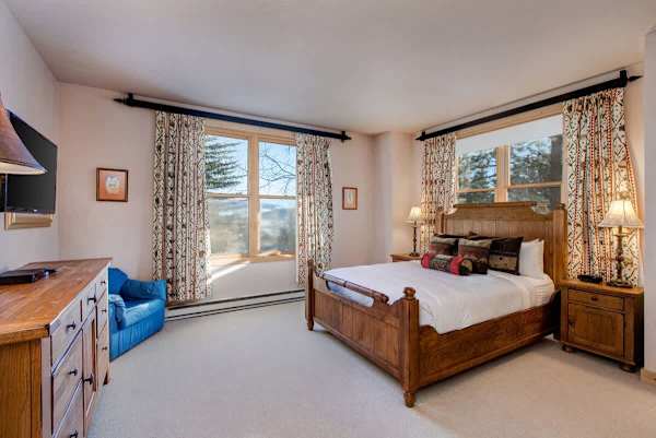 Abode at Moose Creek #21, ski-in/out, private hot tub, mountain views