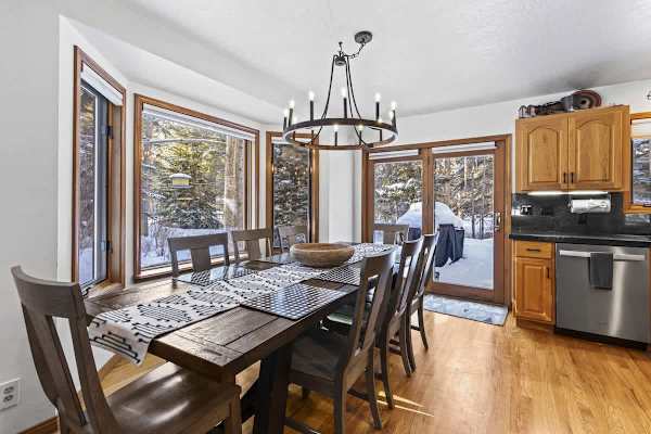 Abode at Fish Creek, mountain escape, hot tub, minutes from skiing