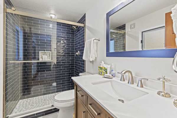 Abode at Fish Creek, mountain escape, hot tub, minutes from skiing