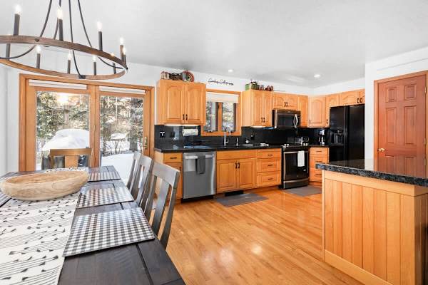 Abode at Fish Creek, mountain escape, hot tub, minutes from skiing
