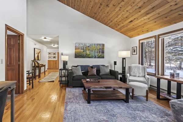 Abode at Fish Creek, mountain escape, hot tub, minutes from skiing