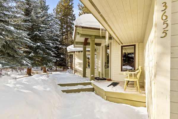 Abode at Fish Creek, mountain escape, hot tub, minutes from skiing