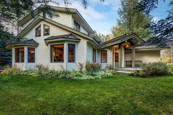 Abode at Fish Creek, mountain escape, hot tub, minutes from skiing