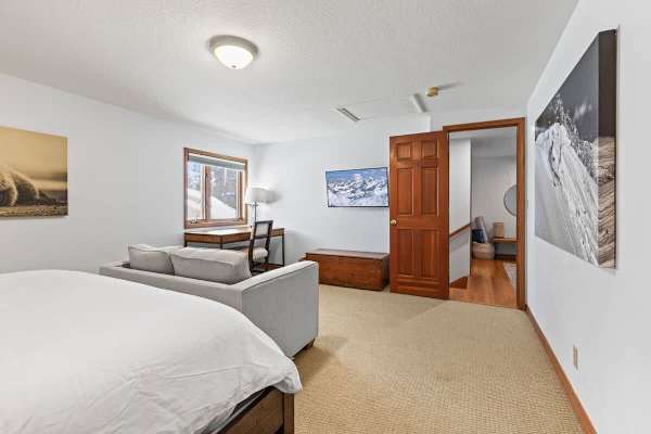 Abode at Fish Creek, mountain escape, hot tub, minutes from skiing