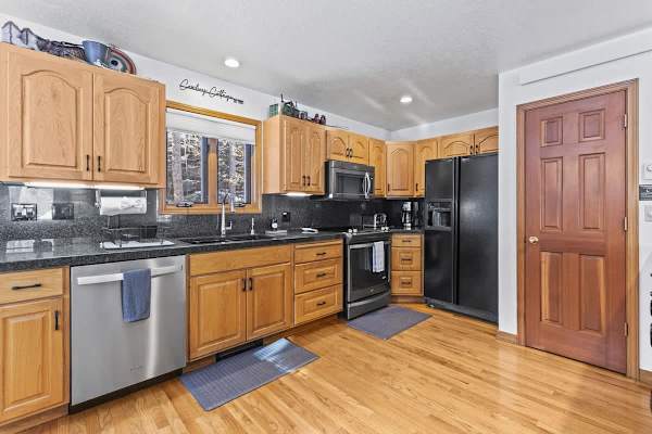 Abode at Fish Creek, mountain escape, hot tub, minutes from skiing