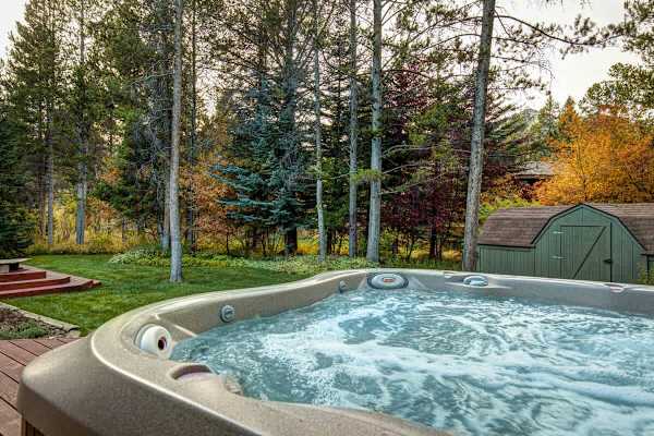 Abode at Fish Creek, mountain escape, hot tub, minutes from skiing