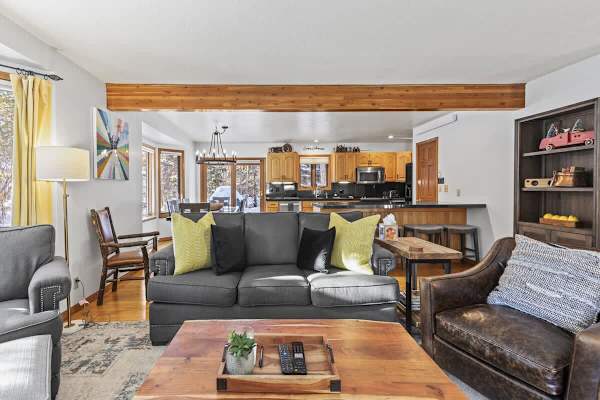 Abode at Fish Creek, mountain escape, hot tub, minutes from skiing