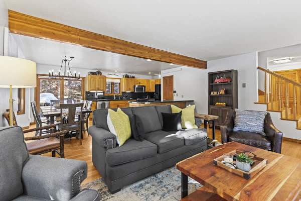 Abode at Fish Creek, mountain escape, hot tub, minutes from skiing