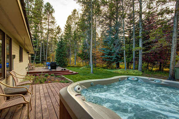 Abode at Fish Creek, mountain escape, hot tub, minutes from skiing