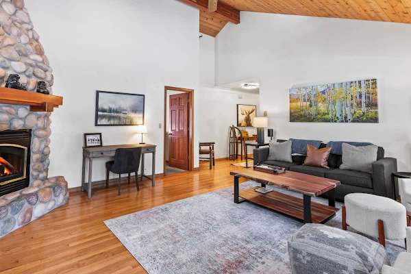 Abode at Fish Creek, mountain escape, hot tub, minutes from skiing