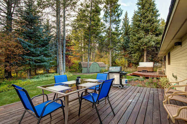 Abode at Fish Creek, mountain escape, hot tub, minutes from skiing
