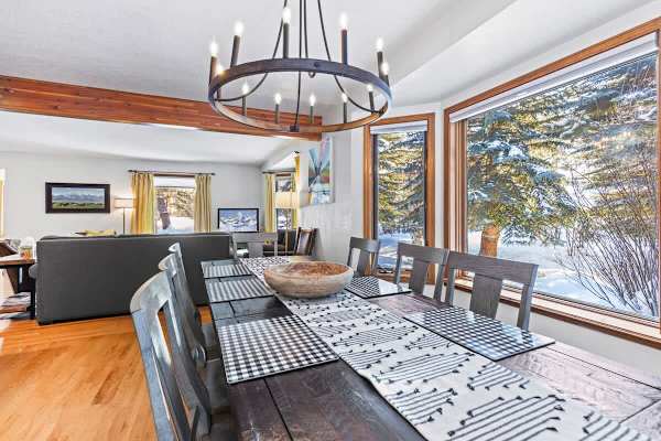 Abode at Fish Creek, mountain escape, hot tub, minutes from skiing