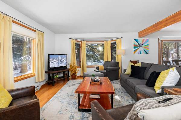 Abode at Fish Creek, mountain escape, hot tub, minutes from skiing