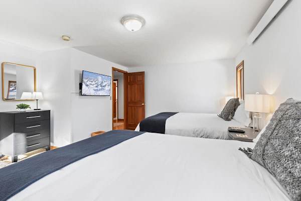 Abode at Fish Creek, mountain escape, hot tub, minutes from skiing