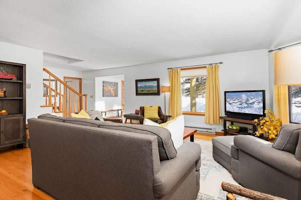 Abode at Fish Creek, mountain escape, hot tub, minutes from skiing