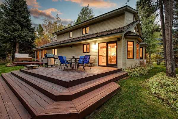 Abode at Fish Creek, mountain escape, hot tub, minutes from skiing