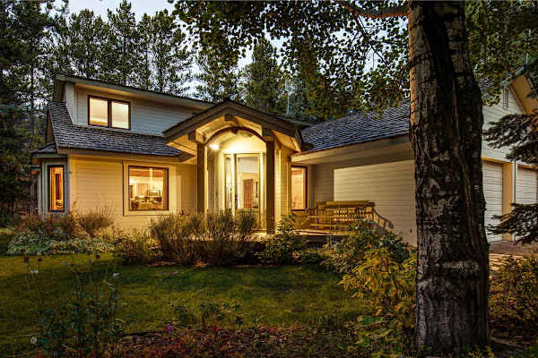 Abode at Fish Creek, mountain escape, hot tub, minutes from skiing