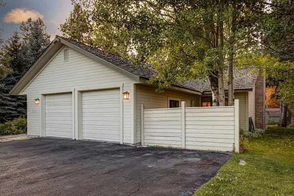 Abode at Fish Creek, mountain escape, hot tub, minutes from skiing