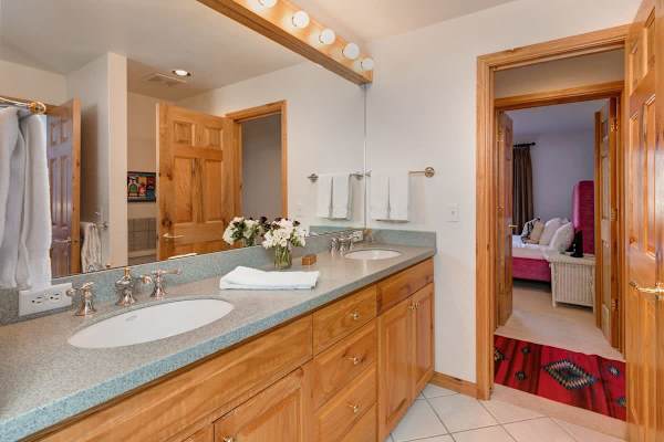 Abode at Golden Spruce, prime location, mountain views, private deck