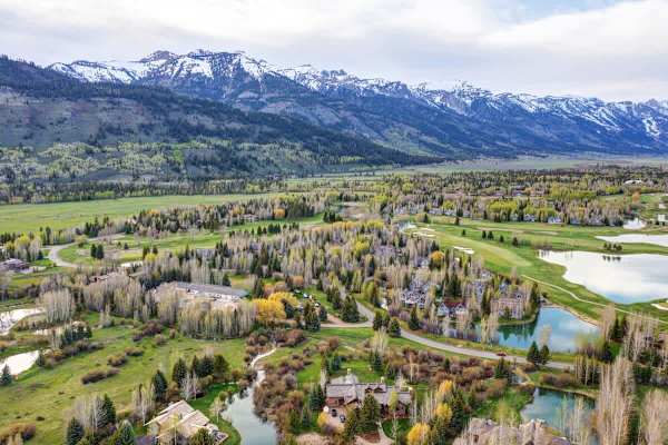 Abode at Golden Spruce, prime location, mountain views, private deck