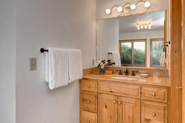 Abode at Golden Spruce, prime location, mountain views, private deck