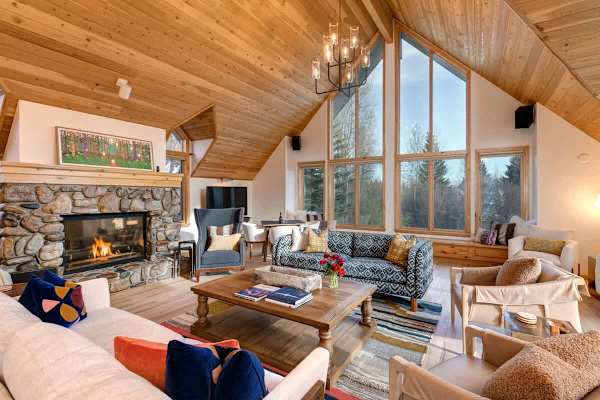 Abode at Golden Spruce, prime location, mountain views, private deck