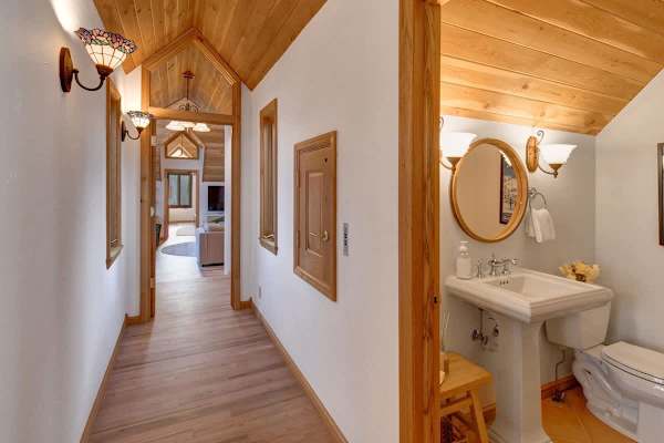 Abode at Golden Spruce, prime location, mountain views, private deck