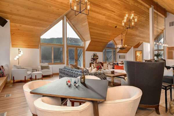 Abode at Golden Spruce, prime location, mountain views, private deck