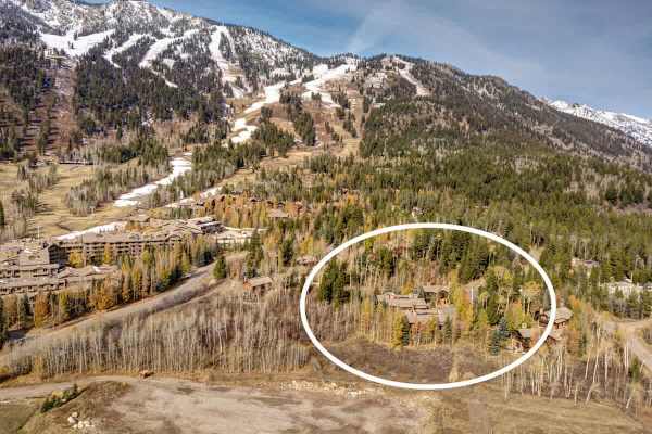 Abode at Fox Run, luxury Granite Ridge ski home, private hot tub