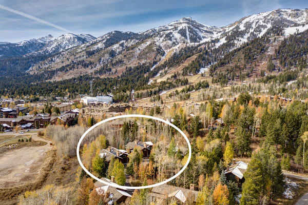 Abode at Fox Run, luxury Granite Ridge ski home, private hot tub