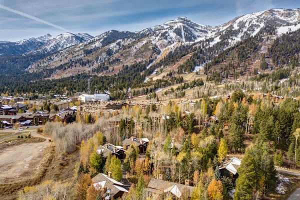 Abode at Fox Run, luxury Granite Ridge ski home, private hot tub