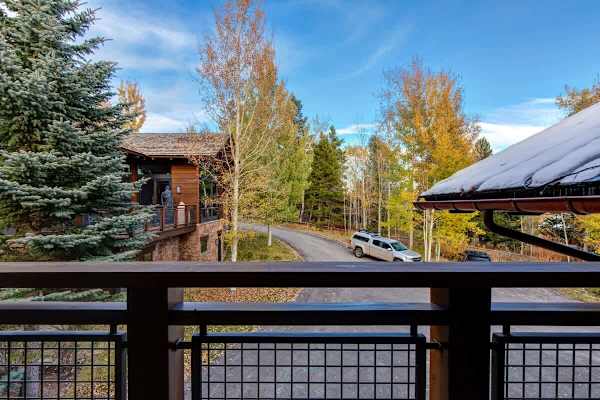 Abode at Fox Run, luxury Granite Ridge ski home, private hot tub