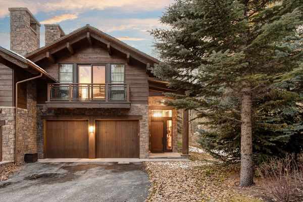 Abode at Fox Run, luxury Granite Ridge ski home, private hot tub