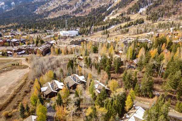 Abode at Fox Run, luxury Granite Ridge ski home, private hot tub