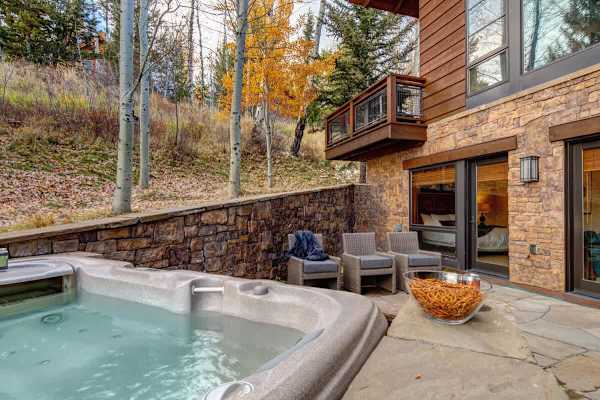Abode at Fox Run, luxury Granite Ridge ski home, private hot tub