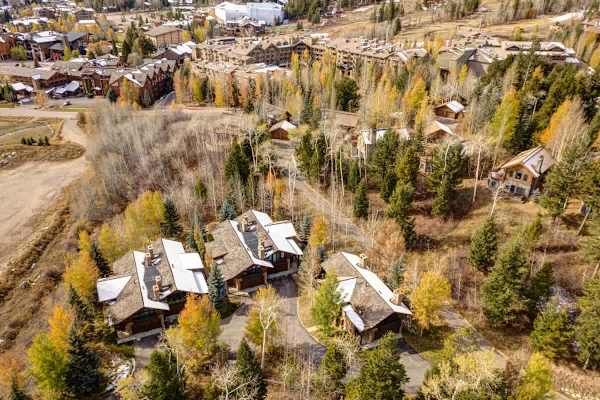 Abode at Fox Run, luxury Granite Ridge ski home, private hot tub
